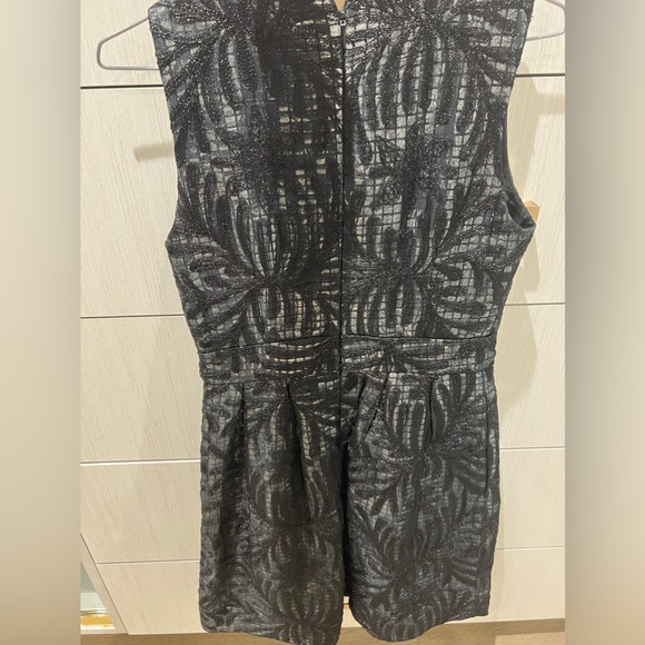 Stunning holiday dress, size 6 - Picture 2 of 3